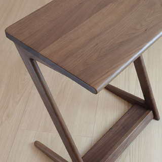 サイドテーブル