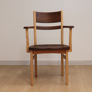 Sign アームチェア